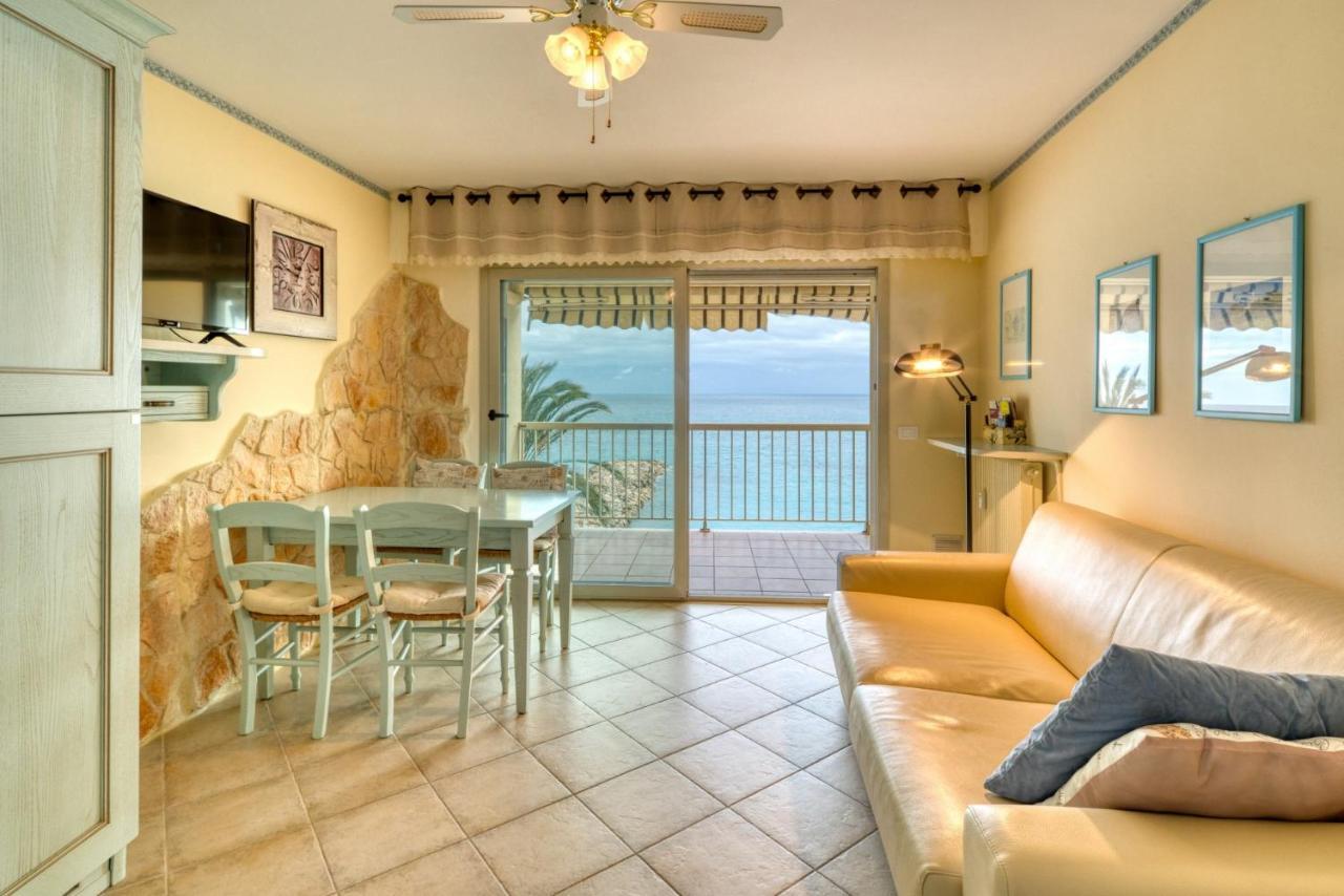 Charmant T3 Front De Mer Apartment Roquebrune-Cap-Martin Exterior foto